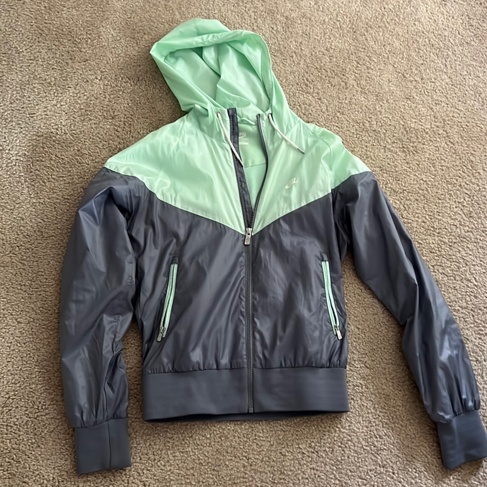 Nike windbreaker jacket. Brand new.
